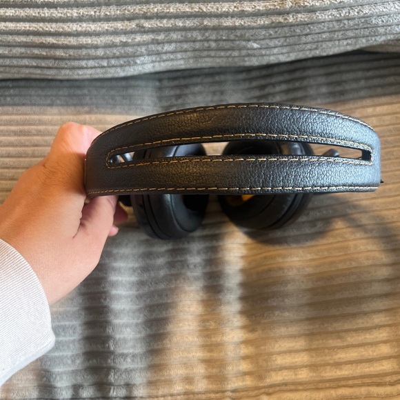 Sennheiser Momentum M2 AEBT Wireless Over Ear Noise Cancelling Headphones - Picture 4 of 8